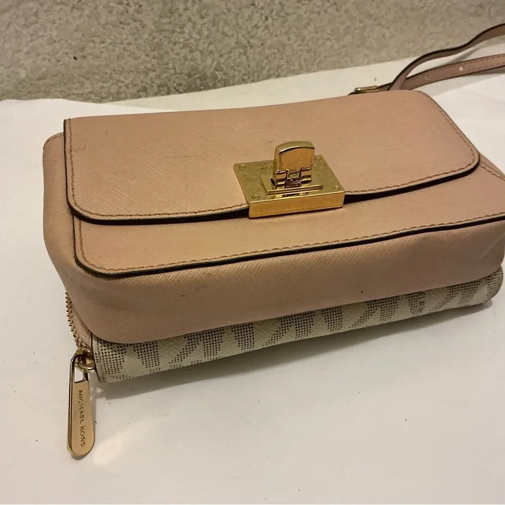 Michael Kors stylish crossbody